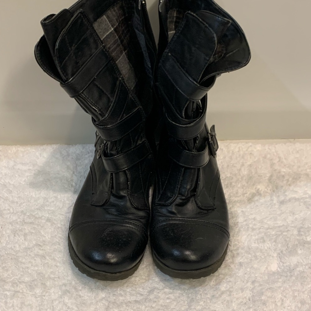 Black G by Guess ankle boots Sz 9